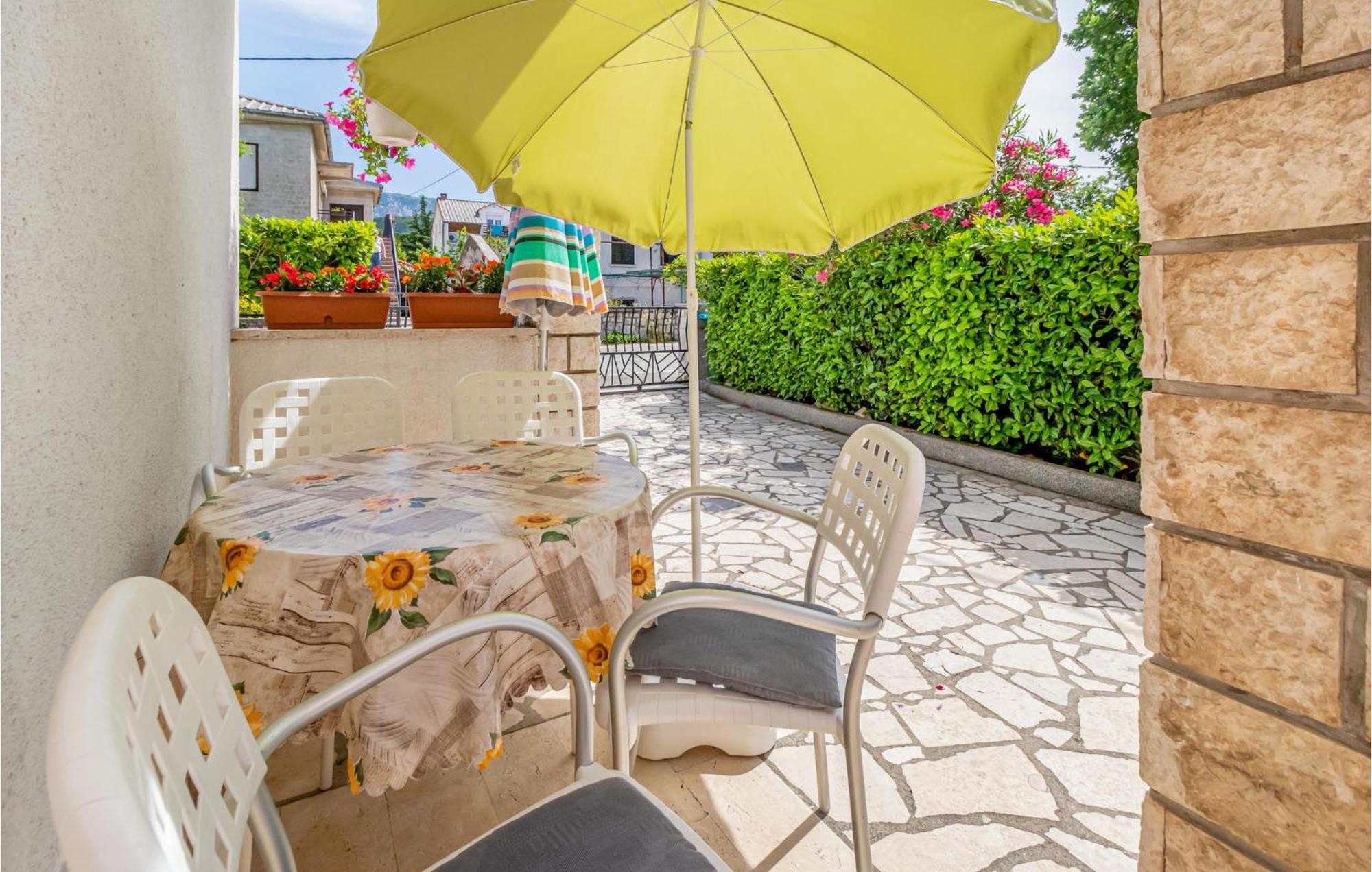 Amazing apartment in Jadranovo with 3 Bedrooms&WiFi Buitenkant foto