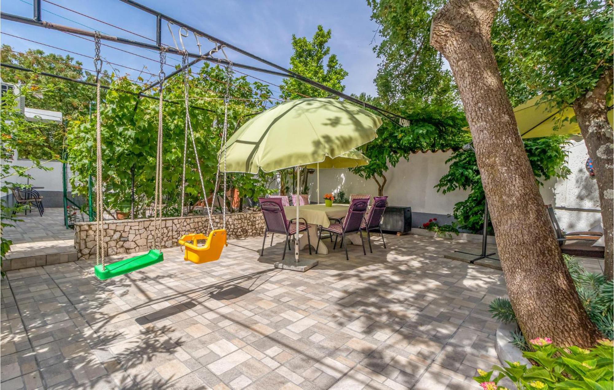 Amazing apartment in Jadranovo with 3 Bedrooms&WiFi Buitenkant foto